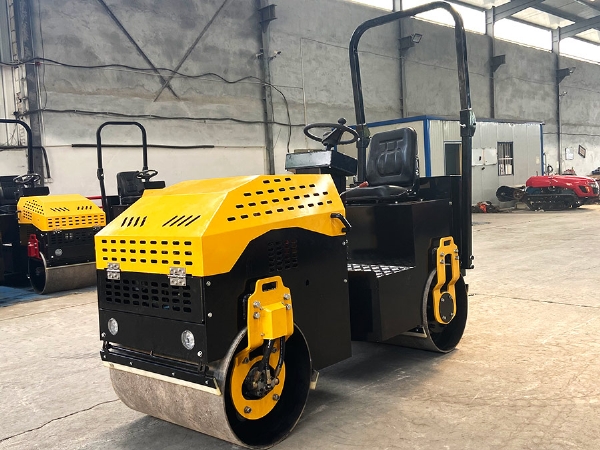 新(xīn)款1.5噸壓路機